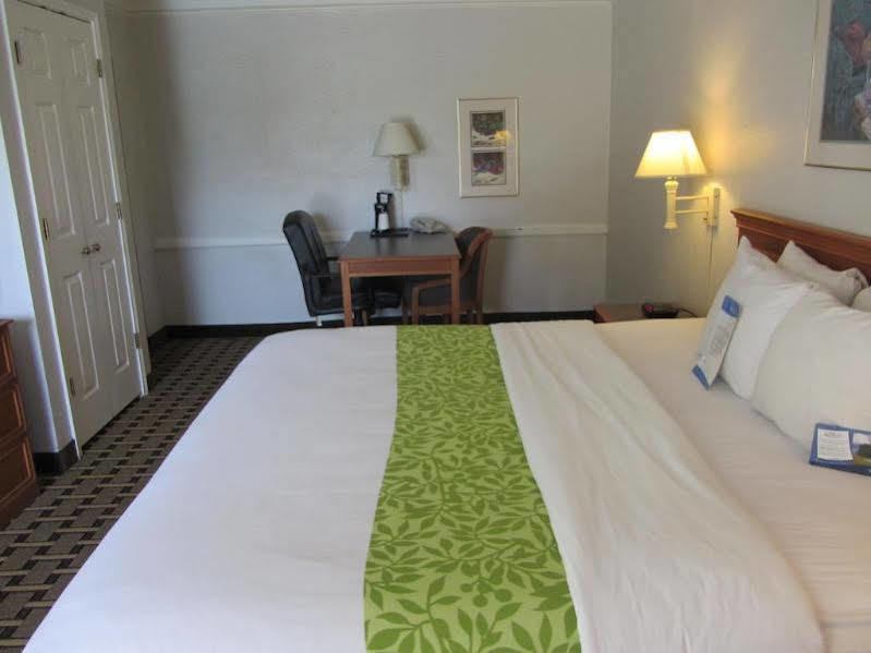 Red Roof Inn Houston North - Fm1960 & I-45 Westfield Экстерьер фото
