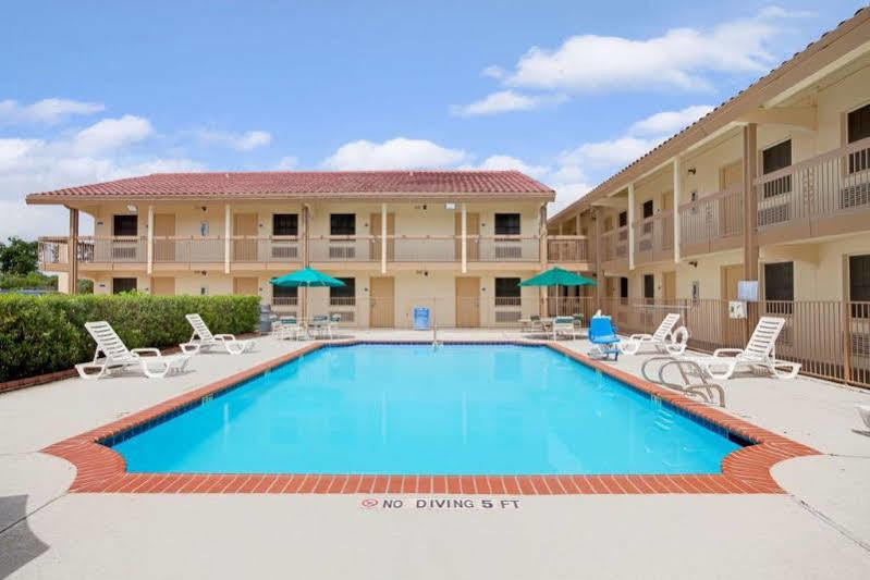Red Roof Inn Houston North - Fm1960 & I-45 Westfield Экстерьер фото